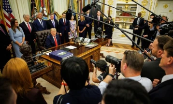 Трамп им забрани пристап во Белата куќа на новинари од CNN, MS NOW и Politico